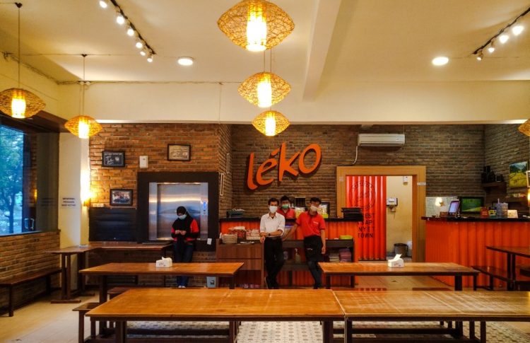 cafe di sidoarjo, kuliner di sidoarjo, restoran di sidoarjo, tempat makan di sidoarjo, tempat makan enak di sidoarjo, tempat wisata kuliner di sidoarjo, warung makan di sidoarjo, wisata kuliner di sidoarjo, top 24+ tempat makan di sidoarjo yang paling enak, restoran legend!