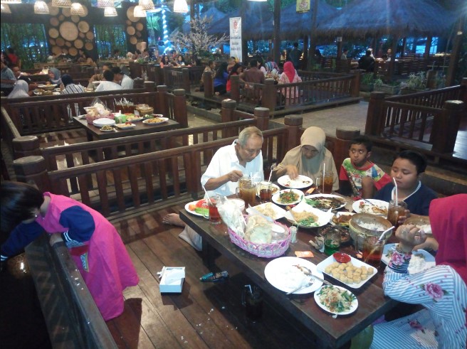 cafe di sidoarjo, kuliner di sidoarjo, restoran di sidoarjo, tempat makan di sidoarjo, tempat makan enak di sidoarjo, tempat wisata kuliner di sidoarjo, warung makan di sidoarjo, wisata kuliner di sidoarjo, top 24+ tempat makan di sidoarjo yang paling enak, restoran legend!