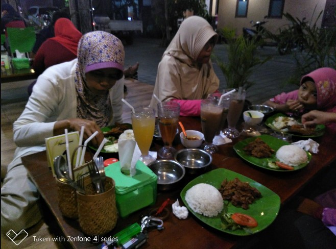 cafe di sidoarjo, kuliner di sidoarjo, restoran di sidoarjo, tempat makan di sidoarjo, tempat makan enak di sidoarjo, tempat wisata kuliner di sidoarjo, warung makan di sidoarjo, wisata kuliner di sidoarjo, top 24+ tempat makan di sidoarjo yang paling enak, restoran legend!