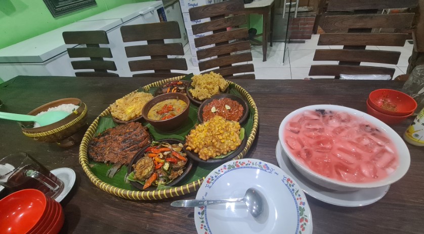 cafe di sidoarjo, kuliner di sidoarjo, restoran di sidoarjo, tempat makan di sidoarjo, tempat makan enak di sidoarjo, tempat wisata kuliner di sidoarjo, warung makan di sidoarjo, wisata kuliner di sidoarjo, top 24+ tempat makan di sidoarjo yang paling enak, restoran legend!