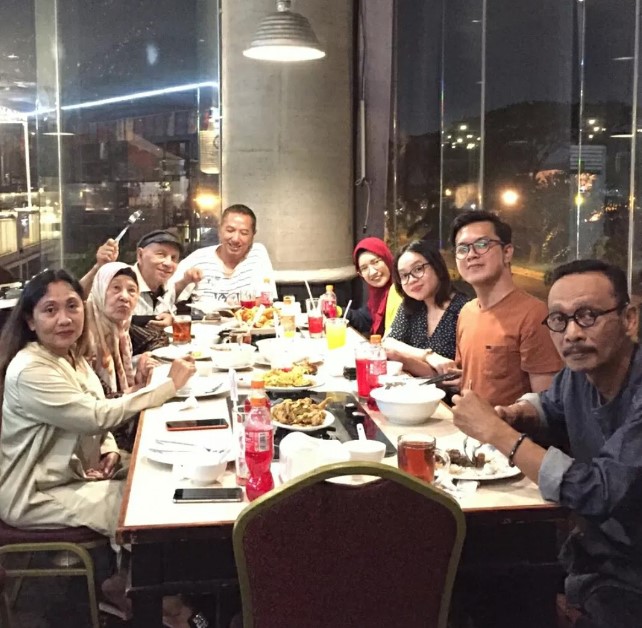 cafe di sidoarjo, kuliner di sidoarjo, restoran di sidoarjo, tempat makan di sidoarjo, tempat makan enak di sidoarjo, tempat wisata kuliner di sidoarjo, warung makan di sidoarjo, wisata kuliner di sidoarjo, top 24+ tempat makan di sidoarjo yang paling enak, restoran legend!