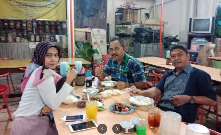 kuliner enak di brebes, resto di brebes, restoran di brebes, rumah makan di brebes, tempat makan di brebes, tempat makan enak di brebes, tempat wisata kuliner di brebes, top 25+ tempat makan di brebes yang enak, restoran, wisata kuliner legendaris!
