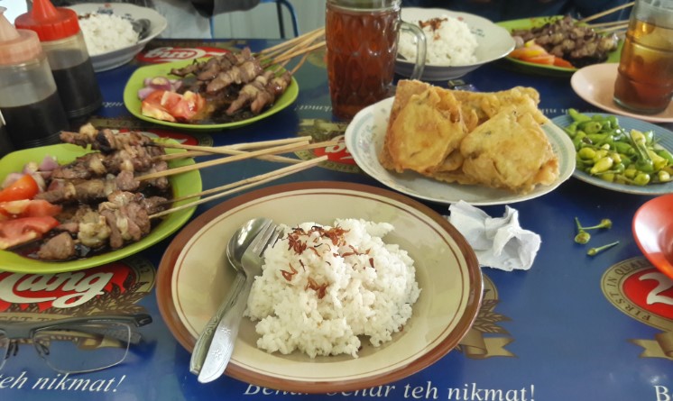 kuliner enak di brebes, resto di brebes, restoran di brebes, rumah makan di brebes, tempat makan di brebes, tempat makan enak di brebes, tempat wisata kuliner di brebes, top 25+ tempat makan di brebes yang enak, restoran, wisata kuliner legendaris!