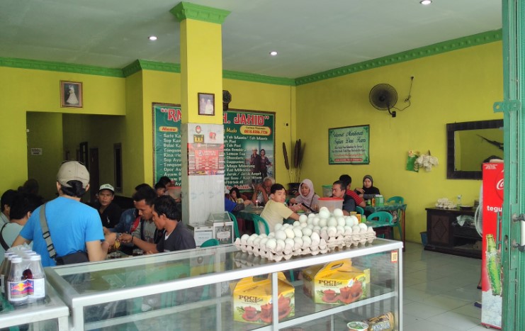 kuliner enak di brebes, resto di brebes, restoran di brebes, rumah makan di brebes, tempat makan di brebes, tempat makan enak di brebes, tempat wisata kuliner di brebes, top 25+ tempat makan di brebes yang enak, restoran, wisata kuliner legendaris!