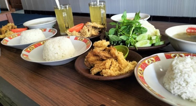 kuliner enak di brebes, resto di brebes, restoran di brebes, rumah makan di brebes, tempat makan di brebes, tempat makan enak di brebes, tempat wisata kuliner di brebes, top 25+ tempat makan di brebes yang enak, restoran, wisata kuliner legendaris!