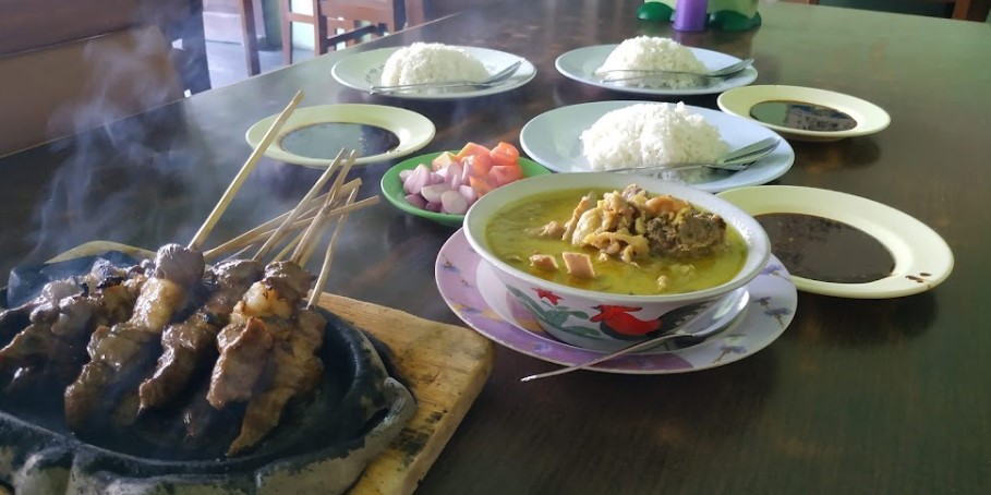 kuliner enak di brebes, resto di brebes, restoran di brebes, rumah makan di brebes, tempat makan di brebes, tempat makan enak di brebes, tempat wisata kuliner di brebes, top 25+ tempat makan di brebes yang enak, restoran, wisata kuliner legendaris!