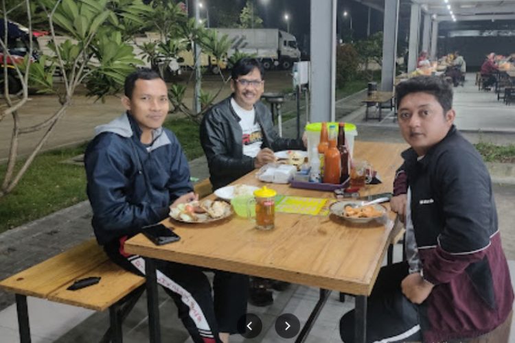 kuliner enak di brebes, resto di brebes, restoran di brebes, rumah makan di brebes, tempat makan di brebes, tempat makan enak di brebes, tempat wisata kuliner di brebes, top 25+ tempat makan di brebes yang enak, restoran, wisata kuliner legendaris!