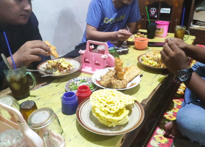 kuliner enak di brebes, resto di brebes, restoran di brebes, rumah makan di brebes, tempat makan di brebes, tempat makan enak di brebes, tempat wisata kuliner di brebes, top 25+ tempat makan di brebes yang enak, restoran, wisata kuliner legendaris!