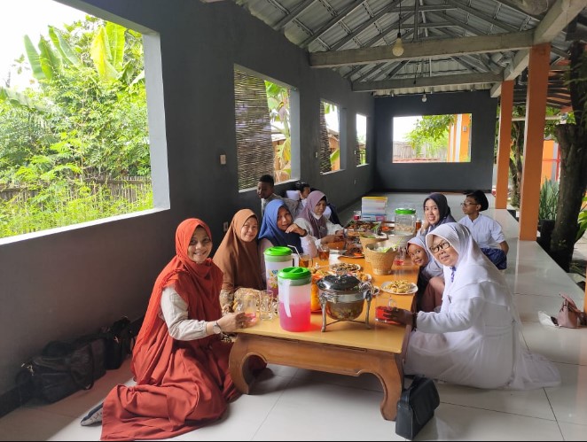 cafe di demak, kuliner khas di demak, resto di demak, restoran di demak, rumah makan di demak, tempat kuliner di demak, tempat makan di demak, tempat makan enak di demak, tempat makan khas di demak, tempat makan seafood di demak, tempat ngopi di demak, tempat nongkrong di demak, tempat wisata kuliner di demak, top 25+ tempat makan di demak paling enak & legendaris, resto, cafe, kuliner khas!
