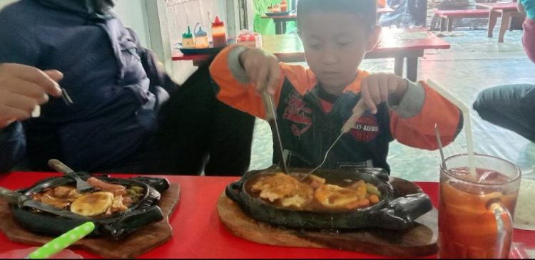 cafe di demak, kuliner khas di demak, resto di demak, restoran di demak, rumah makan di demak, tempat kuliner di demak, tempat makan di demak, tempat makan enak di demak, tempat makan khas di demak, tempat makan seafood di demak, tempat ngopi di demak, tempat nongkrong di demak, tempat wisata kuliner di demak, top 25+ tempat makan di demak paling enak & legendaris, resto, cafe, kuliner khas!