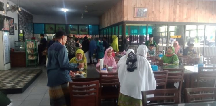 cafe di demak, kuliner khas di demak, resto di demak, restoran di demak, rumah makan di demak, tempat kuliner di demak, tempat makan di demak, tempat makan enak di demak, tempat makan khas di demak, tempat makan seafood di demak, tempat ngopi di demak, tempat nongkrong di demak, tempat wisata kuliner di demak, top 25+ tempat makan di demak paling enak & legendaris, resto, cafe, kuliner khas!