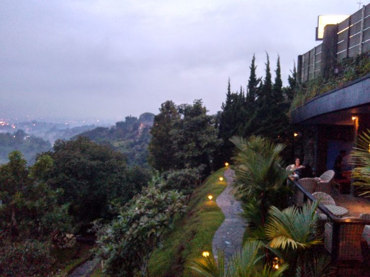 daftar tempat makan romantis di bandung, tempat makan paling romantis di bandung, tempat makan romantis dan murah di bandung, tempat makan romantis di bandung, tempat makan romantis di bandung selatan, tempat wisata kuliner romantis di bandung, top 25+ tempat makan romantis di bandung, bisa ajak si doi kencan!