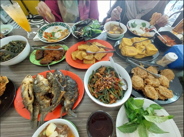 kuliner di puncak, tempat makan di puncak, tempat makan di puncak bogor, tempat makan enak di puncak, tempat wisata kuliner di puncak, wisata kuliner di puncak, top 26+ tempat makan di puncak bogor yang enak & hits, wisata kuliner!