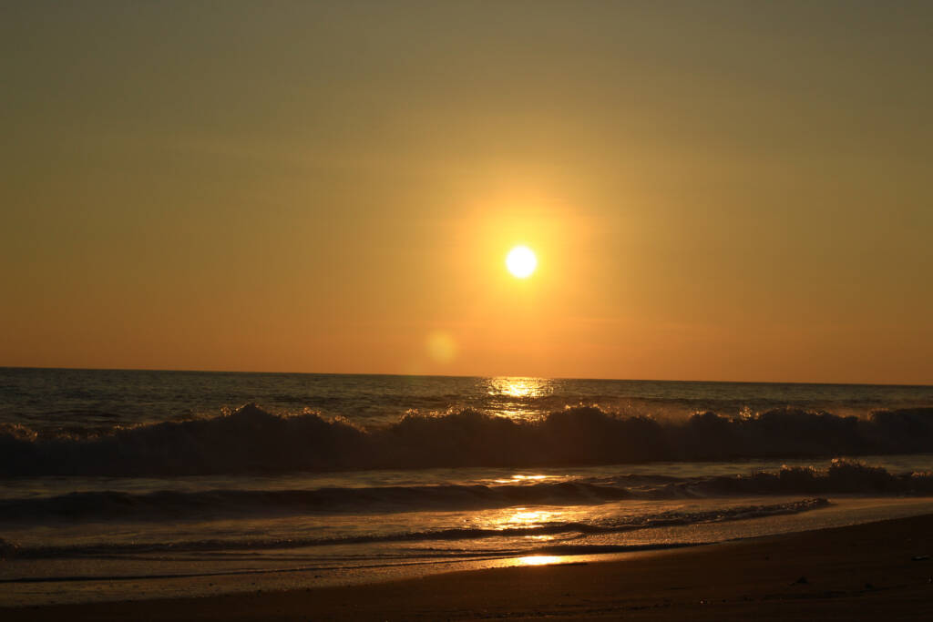 pantai banyuwangi, pantai di banyuwangi, pantai terbaik di banyuwangi, wisata pantai di banyuwangi, top 27+ pantai di banyuwangi terbaik & menawan yang wajib dikunjungi