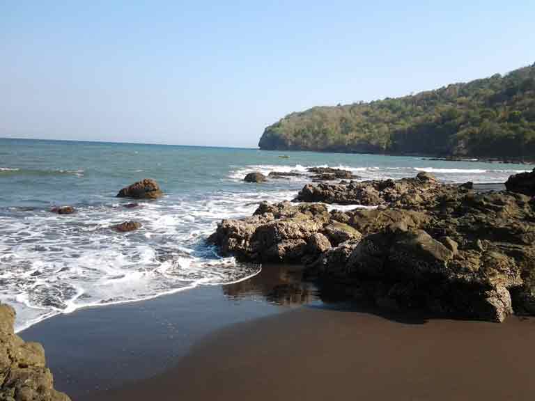 pantai banyuwangi, pantai di banyuwangi, pantai terbaik di banyuwangi, wisata pantai di banyuwangi, top 27+ pantai di banyuwangi terbaik & menawan yang wajib dikunjungi