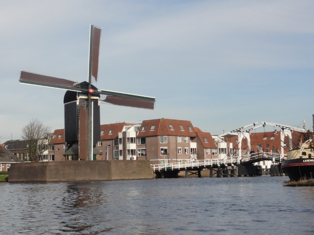 desa kinderdijk, kanal di belanda, objek wisata belanda, tempat wisata di belanda, wisata belanda, wisata belanda terbaru, top 28+ tempat wisata di belanda terbaik & terbaru yang wajib dikunjungi!
