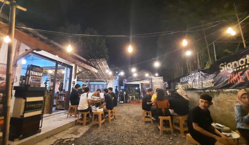 cafe 24 jam di brebes, cafe di brebes, resto 24 jam di brebes, resto di brebes, tempat hangout di brebes, tempat hits di brebes, tempat kongkow di brebes, tempat makan di brebes, tempat nongkrong 24 jam di brebes, tempat nongkrong di brebes, top 29+ cafe tempat nongkrong di brebes hits buat kongkow, coffee shop kekinian!