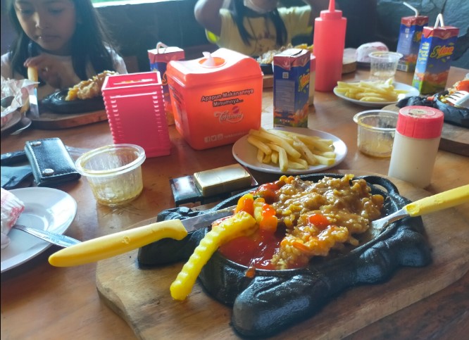 cafe di boyolali, kafe di boyolali, kuliner di boyolali, makanan enak di boyolali, resto di boyolali, restoran di boyolali, rm di boyolali, rumah makan di boyolali, tempat makan di boyolali, tempat makan enak di boyolali, tempat makan hits di boyolali, tempat nongkrong di boyolali, tempat wisata kuliner di boyolali, warung makan di boyolali, top 30+ tempat makan di boyolali paling enak, cafe hits, restoran, wisata kuliner dll