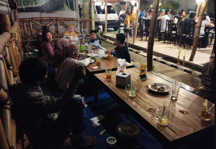 cafe di boyolali, kafe di boyolali, kuliner di boyolali, makanan enak di boyolali, resto di boyolali, restoran di boyolali, rm di boyolali, rumah makan di boyolali, tempat makan di boyolali, tempat makan enak di boyolali, tempat makan hits di boyolali, tempat nongkrong di boyolali, tempat wisata kuliner di boyolali, warung makan di boyolali, top 30+ tempat makan di boyolali paling enak, cafe hits, restoran, wisata kuliner dll