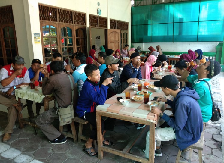 cafe di boyolali, kafe di boyolali, kuliner di boyolali, makanan enak di boyolali, resto di boyolali, restoran di boyolali, rm di boyolali, rumah makan di boyolali, tempat makan di boyolali, tempat makan enak di boyolali, tempat makan hits di boyolali, tempat nongkrong di boyolali, tempat wisata kuliner di boyolali, warung makan di boyolali, top 30+ tempat makan di boyolali paling enak, cafe hits, restoran, wisata kuliner dll