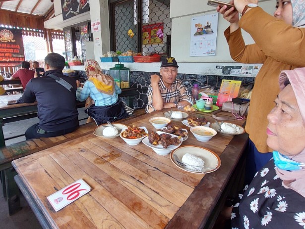 cafe di boyolali, kafe di boyolali, kuliner di boyolali, makanan enak di boyolali, resto di boyolali, restoran di boyolali, rm di boyolali, rumah makan di boyolali, tempat makan di boyolali, tempat makan enak di boyolali, tempat makan hits di boyolali, tempat nongkrong di boyolali, tempat wisata kuliner di boyolali, warung makan di boyolali, top 30+ tempat makan di boyolali paling enak, cafe hits, restoran, wisata kuliner dll