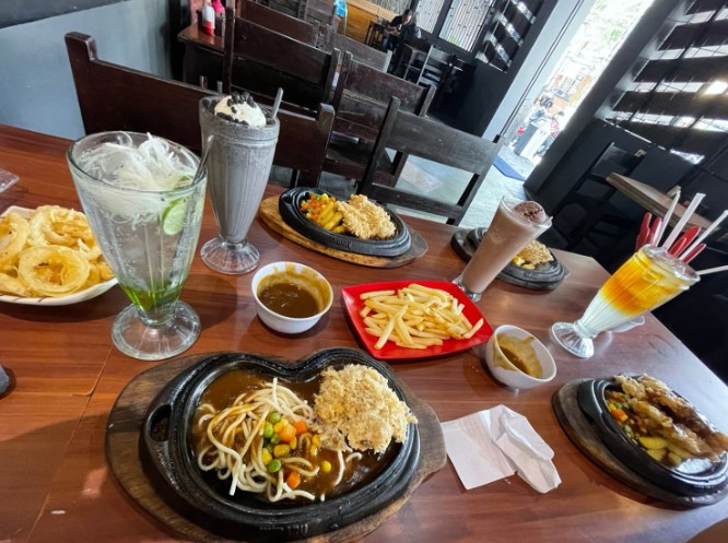cafe di boyolali, kafe di boyolali, kuliner di boyolali, makanan enak di boyolali, resto di boyolali, restoran di boyolali, rm di boyolali, rumah makan di boyolali, tempat makan di boyolali, tempat makan enak di boyolali, tempat makan hits di boyolali, tempat nongkrong di boyolali, tempat wisata kuliner di boyolali, warung makan di boyolali, top 30+ tempat makan di boyolali paling enak, cafe hits, restoran, wisata kuliner dll