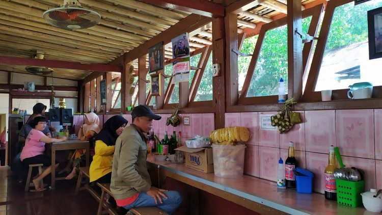 cafe di banjarnegara, kafe di banjarnegara, resto di banjarnegara, restoran di banjarnegara, rumah makan di banjarnegara, tempat makan di banjarnegara, tempat ngopi di banjarnegara, tempat wisata kuliner di banjarnegara, warung bakso di banjarnegara, warung makan di banjarnegara, top 31+ tempat makan di banjarnegara enak & populer, cafe, resto dll