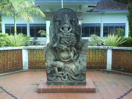 air terjun dolo, air terjun irenggolo, candi sirawana, candi tegowangi, destinasi wisata di kediri, gereja puh sarang, goa selomangleng, gua maria pohsarang, gumul paradise island, kampung inggris, kediri waterpark, konto river rafting, lokasi wisata di kediri, monumen simpang lima gumul, objek wisata di kediri, objek wisata gunung kelud, pagora, petilasan sri aji jayabaya, sate bekicot, tempat wisata di kediri, tjoe hwie kiong, wisata alam sumber ubalan, wisata kediri, top 39+ tempat wisata di kediri terbaru & terbaik yang wajib dikunjungi