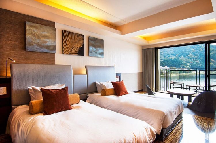 hotel dengan onsen di jepang, hotel dengan pemandian air panas di jepang, hotel onsen di jepang, onsen di jepang, pemandian air panas di jepang, top 6+ hotel onsen terbaik di jepang view danau & gunung fuji, pemandian air panas keren!