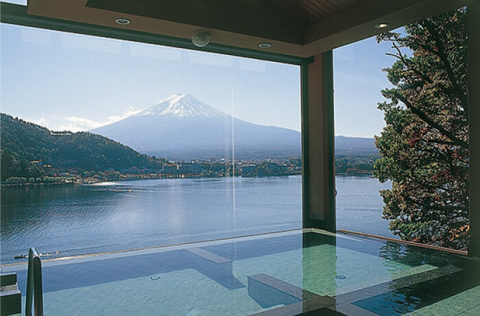 hotel dengan onsen di jepang, hotel dengan pemandian air panas di jepang, hotel onsen di jepang, onsen di jepang, pemandian air panas di jepang, top 6+ hotel onsen terbaik di jepang view danau & gunung fuji, pemandian air panas keren!