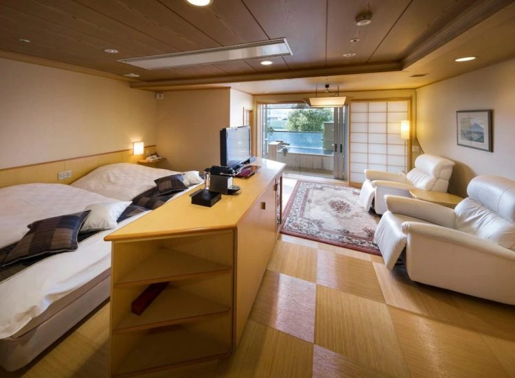 hotel dengan onsen di jepang, hotel dengan pemandian air panas di jepang, hotel onsen di jepang, onsen di jepang, pemandian air panas di jepang, top 6+ hotel onsen terbaik di jepang view danau & gunung fuji, pemandian air panas keren!