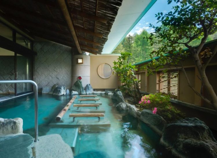 hotel dengan onsen di jepang, hotel dengan pemandian air panas di jepang, hotel onsen di jepang, onsen di jepang, pemandian air panas di jepang, top 6+ hotel onsen terbaik di jepang view danau & gunung fuji, pemandian air panas keren!