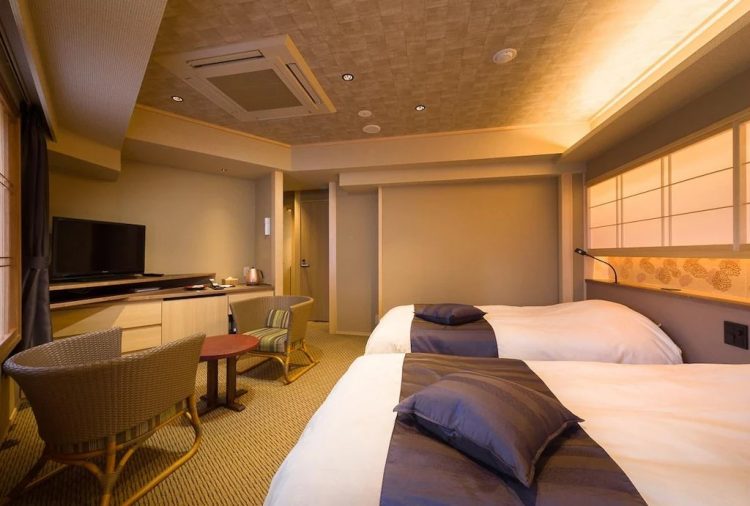 hotel dengan onsen di jepang, hotel dengan pemandian air panas di jepang, hotel onsen di jepang, onsen di jepang, pemandian air panas di jepang, top 6+ hotel onsen terbaik di jepang view danau & gunung fuji, pemandian air panas keren!