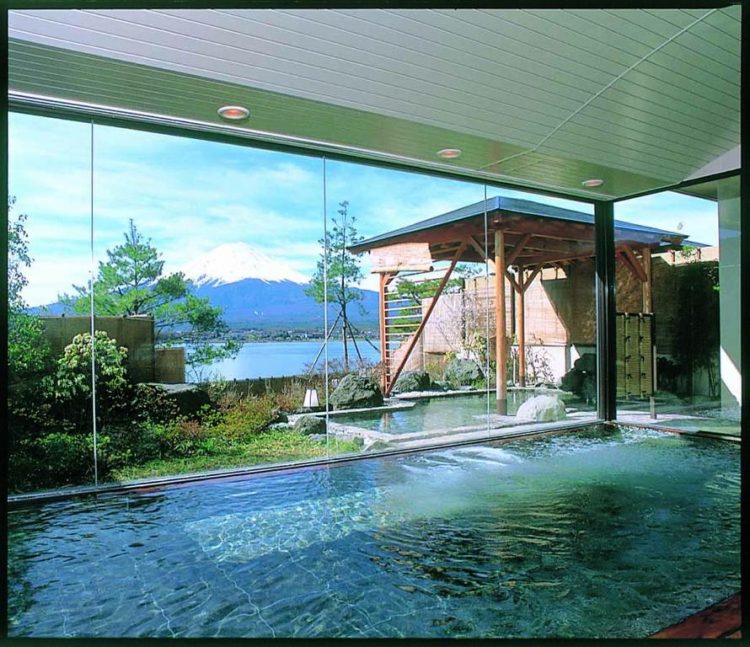 hotel dengan onsen di jepang, hotel dengan pemandian air panas di jepang, hotel onsen di jepang, onsen di jepang, pemandian air panas di jepang, top 6+ hotel onsen terbaik di jepang view danau & gunung fuji, pemandian air panas keren!