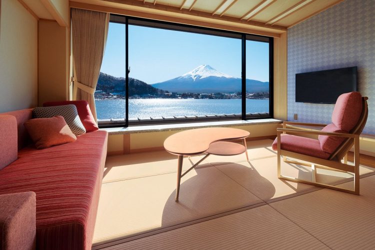 hotel dengan onsen di jepang, hotel dengan pemandian air panas di jepang, hotel onsen di jepang, onsen di jepang, pemandian air panas di jepang, top 6+ hotel onsen terbaik di jepang view danau & gunung fuji, pemandian air panas keren!