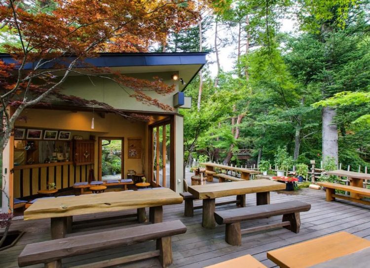 hotel dengan onsen di jepang, hotel dengan pemandian air panas di jepang, hotel onsen di jepang, onsen di jepang, pemandian air panas di jepang, top 6+ hotel onsen terbaik di jepang view danau & gunung fuji, pemandian air panas keren!