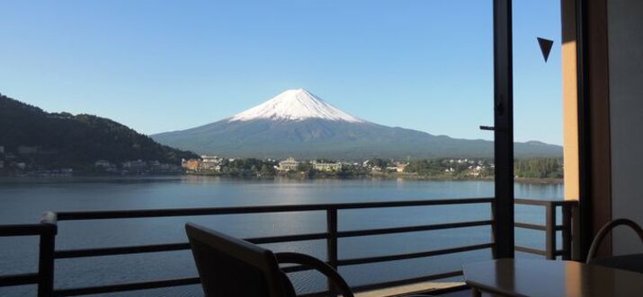hotel dengan onsen di jepang, hotel dengan pemandian air panas di jepang, hotel onsen di jepang, onsen di jepang, pemandian air panas di jepang, top 6+ hotel onsen terbaik di jepang view danau & gunung fuji, pemandian air panas keren!