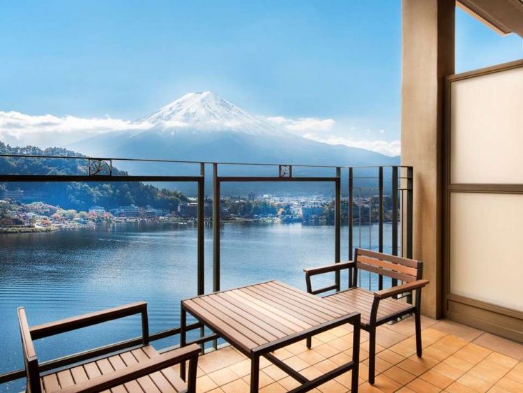 hotel dengan onsen di jepang, hotel dengan pemandian air panas di jepang, hotel onsen di jepang, onsen di jepang, pemandian air panas di jepang, top 6+ hotel onsen terbaik di jepang view danau & gunung fuji, pemandian air panas keren!