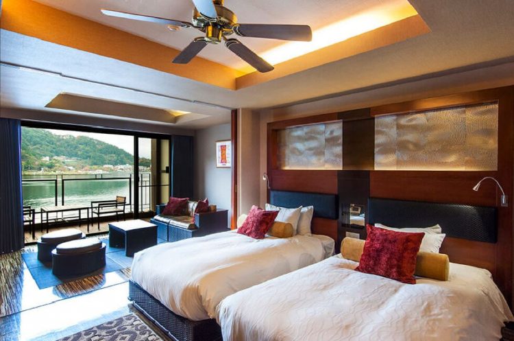 hotel dengan onsen di jepang, hotel dengan pemandian air panas di jepang, hotel onsen di jepang, onsen di jepang, pemandian air panas di jepang, top 6+ hotel onsen terbaik di jepang view danau & gunung fuji, pemandian air panas keren!