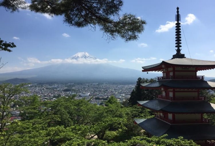 hotel dengan onsen di jepang, hotel dengan pemandian air panas di jepang, hotel onsen di jepang, onsen di jepang, pemandian air panas di jepang, top 6+ hotel onsen terbaik di jepang view danau & gunung fuji, pemandian air panas keren!