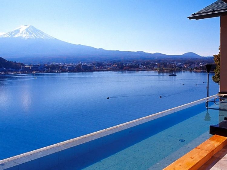 hotel dengan onsen di jepang, hotel dengan pemandian air panas di jepang, hotel onsen di jepang, onsen di jepang, pemandian air panas di jepang, top 6+ hotel onsen terbaik di jepang view danau & gunung fuji, pemandian air panas keren!