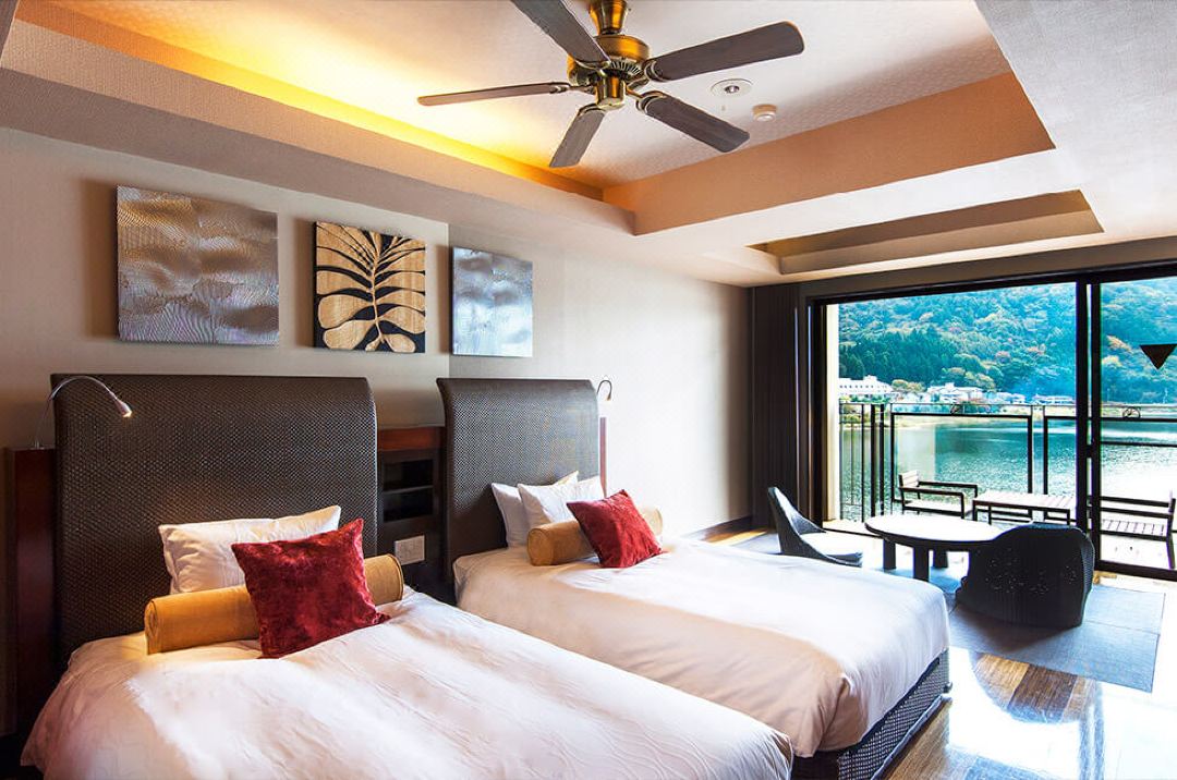 hotel dengan onsen di jepang, hotel dengan pemandian air panas di jepang, hotel onsen di jepang, onsen di jepang, pemandian air panas di jepang, top 6+ hotel onsen terbaik di jepang view danau & gunung fuji, pemandian air panas keren!