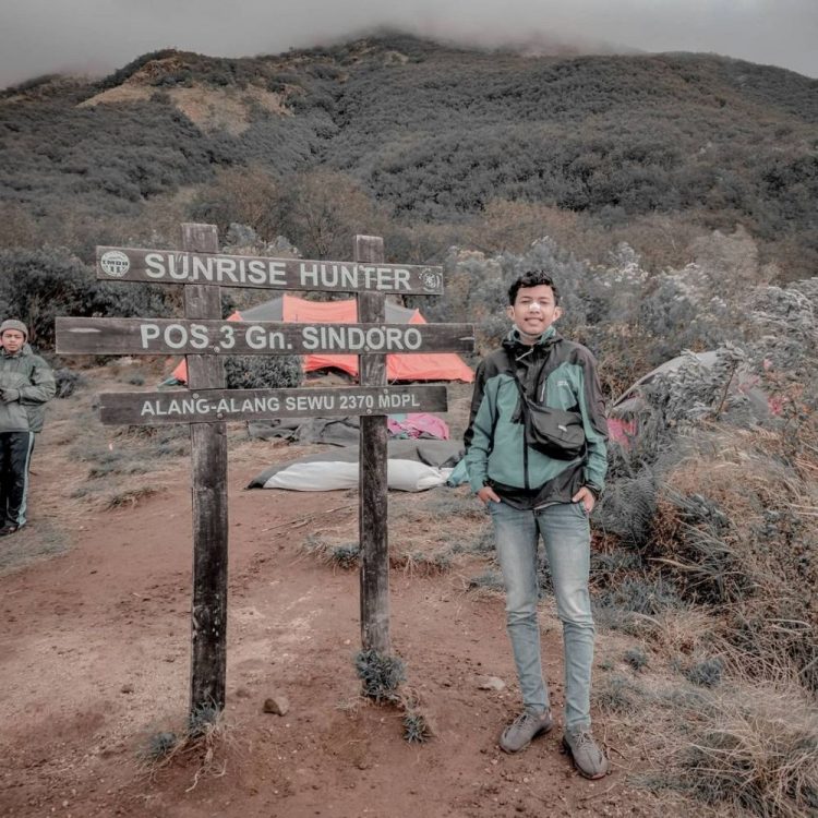 alamat gunung sindoro, jalur pendakian gunung sindoro, jalur pendakian puncak gunung sindoro, keindahan gunung sindoro, ketinggian gunung sindoro, puncak gunung sindoro, tinggi gunung sindoro, wisata gunung sindoro, top 7+ jalur pendakian favorit gunung sindoro, untuk pemula sampai pendaki mahir