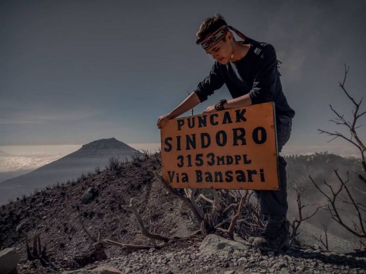 alamat gunung sindoro, jalur pendakian gunung sindoro, jalur pendakian puncak gunung sindoro, keindahan gunung sindoro, ketinggian gunung sindoro, puncak gunung sindoro, tinggi gunung sindoro, wisata gunung sindoro, top 7+ jalur pendakian favorit gunung sindoro, untuk pemula sampai pendaki mahir