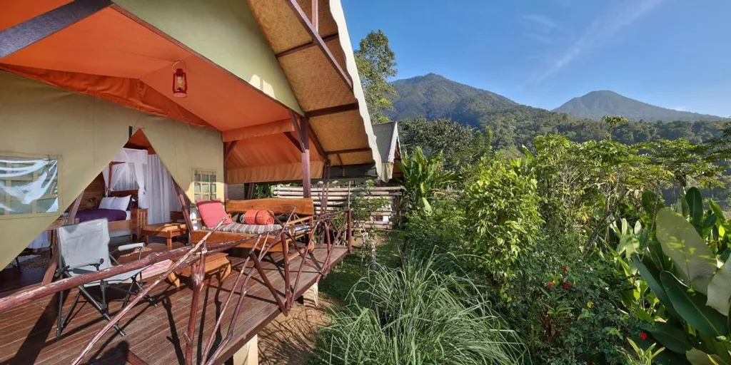 resort khusus glamping di indonesia, resort mewah khusus glamping di indonesia, sandat glamping tents, top 7+ resort terbaik khusus glamping di indonesia, menginap di tengah hutan!