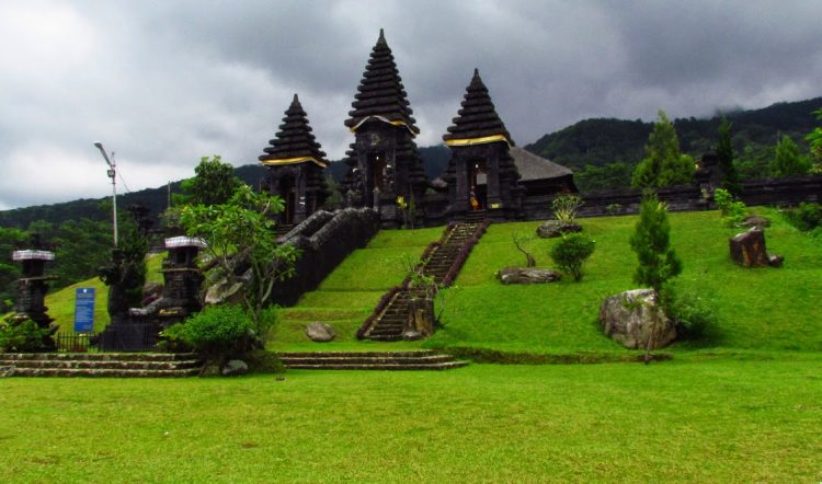 curug wisata gunung salak, objek wisata gunung salak, wisata gunung salak, wisata gunung salak bogor, wisata lereng gunung salak, top 7+ spot wisata lereng gunung salak terbaik, air terjun, pura, camping dll