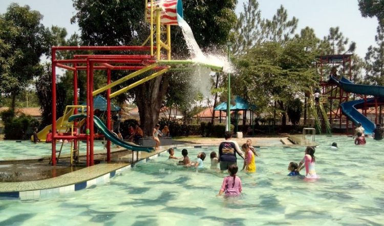 kolam renang di brebes, tempat wisata di brebes, waterboom di brebes, waterpark di brebes, wisata di brebes, wisata keluarga di brebes, top 9+ kolam renang di brebes terbesar & terbaik yang wajib dikunjungi!