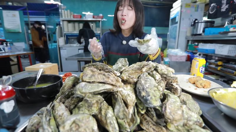 Tzuyang mukbang seafood, 1. Mukbang 200 Tiram, 2. Mukbang 10 Kg Seafood di Bandar Djakarta, 3. Mukbang 100 Ekor Udang, 4. Mukbang King Crab 10 Kg, 5. Mukbang Seafood di Thailand
