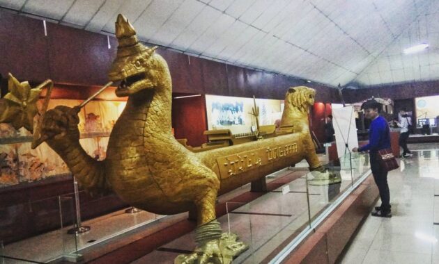 ada berapa banyak koleksi bersejarah pada museum sri baduga, ini jawabannya, Harga Tiket Masuk, Jam Buka, Mengenal Museum, Sejarah Singkat, Fasilitas Yang Ada