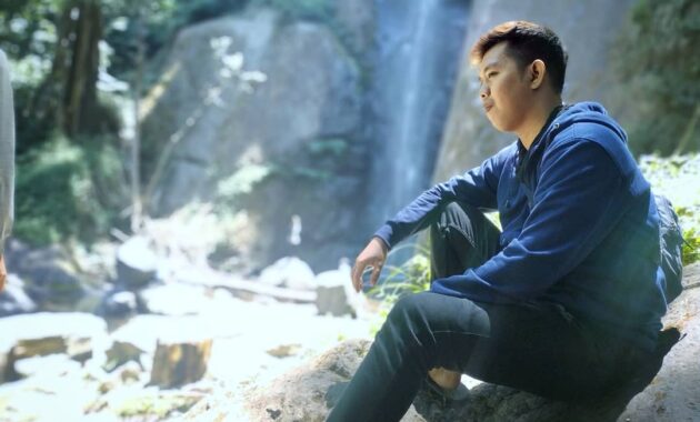 air terjun dolo, Lokasi Dimana , Melalui Dua Rute, Lebih Baik Lewat, Menyusuri Anak Tangga , Harga Tiket Masuk 